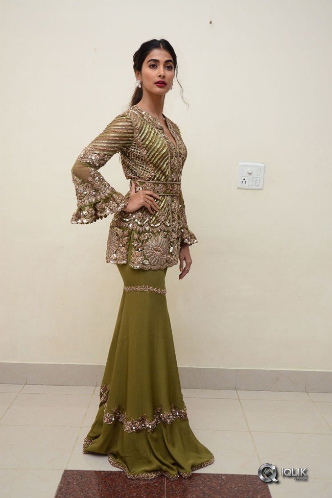 Pooja-Hegde-at-Aravinda-Sametha-Success-Meet